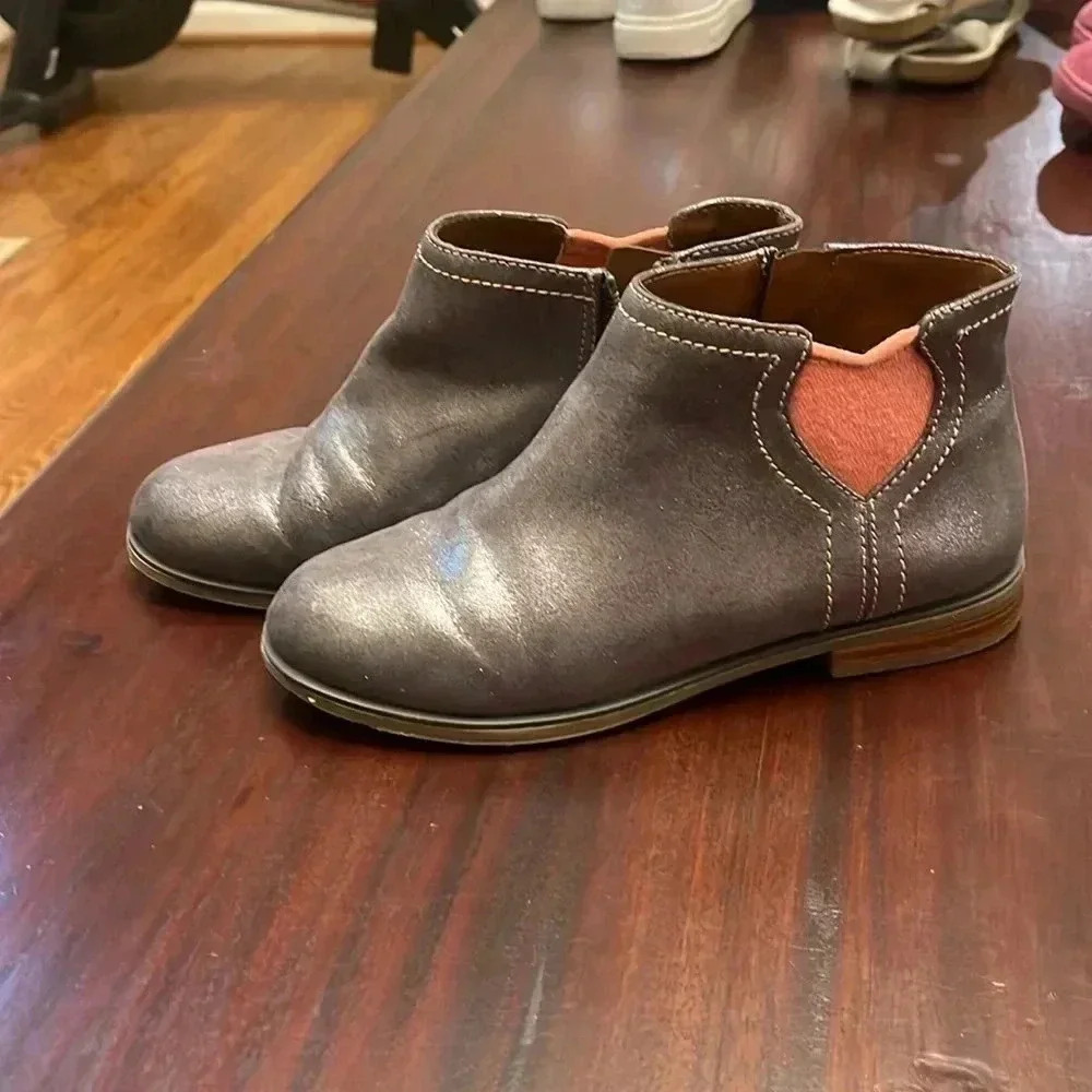 Love brand silver and pink ankle boots size 13
